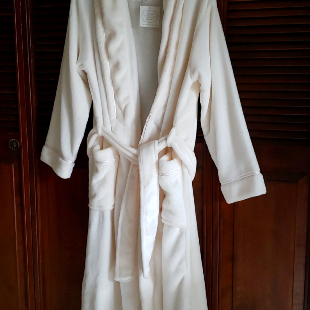 NEW Carole Hochman robe